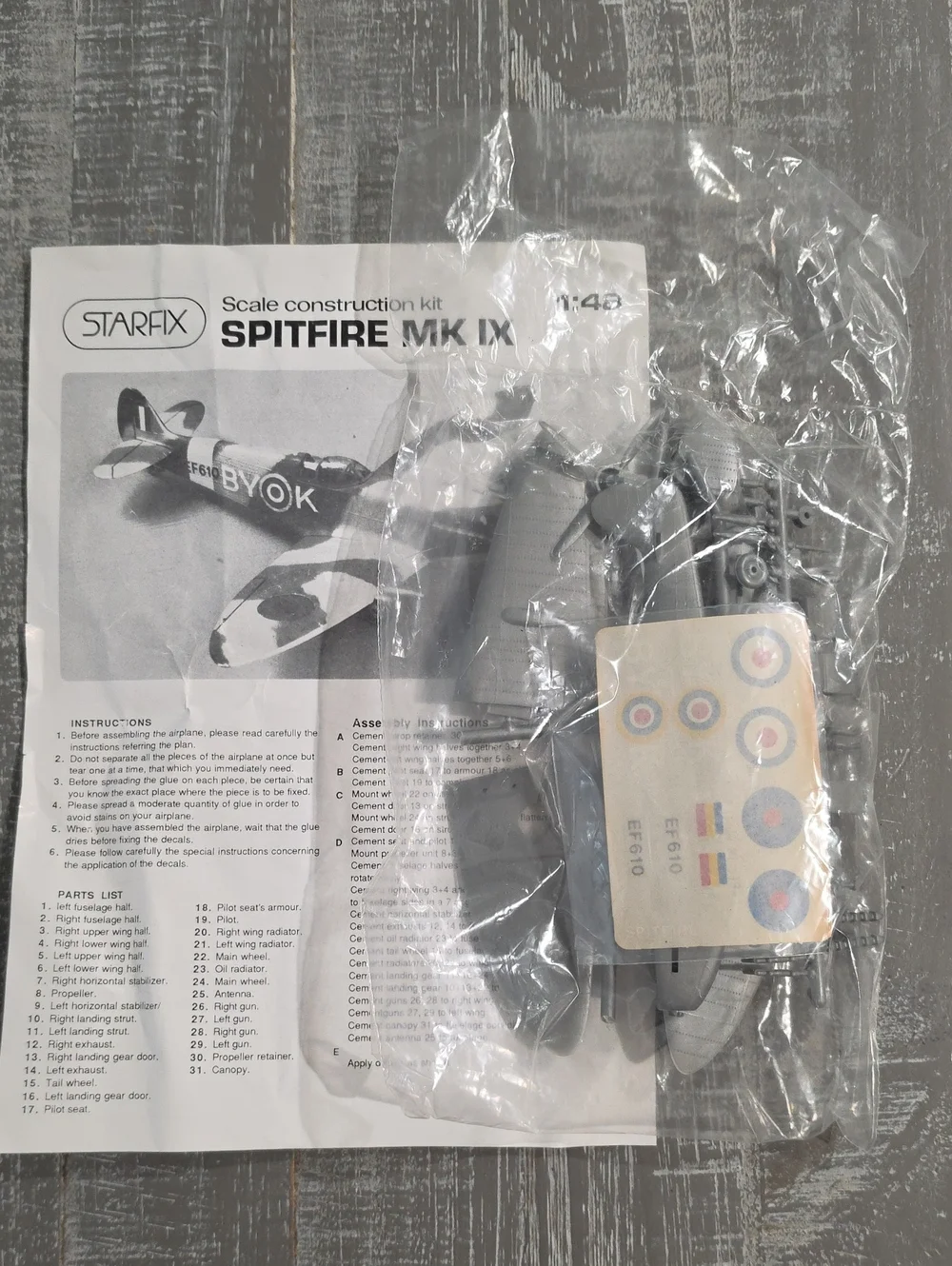 Starfix 1:48 Scale Supermarine Spitfire Mk IX, Vintage Model Kit, WWII Fighter